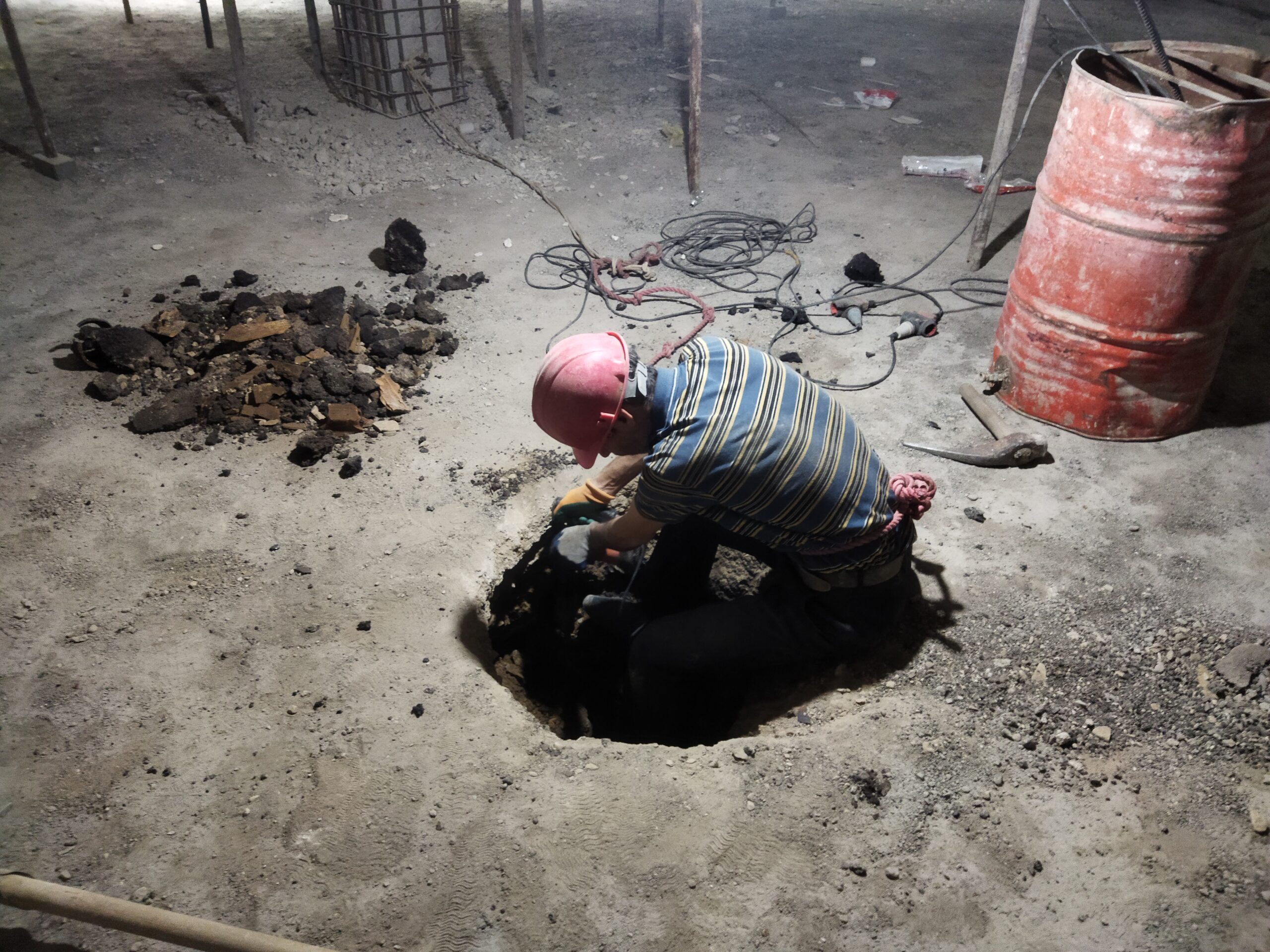 پیدا کردن دقیق درب چاه فاضلاب در تهران